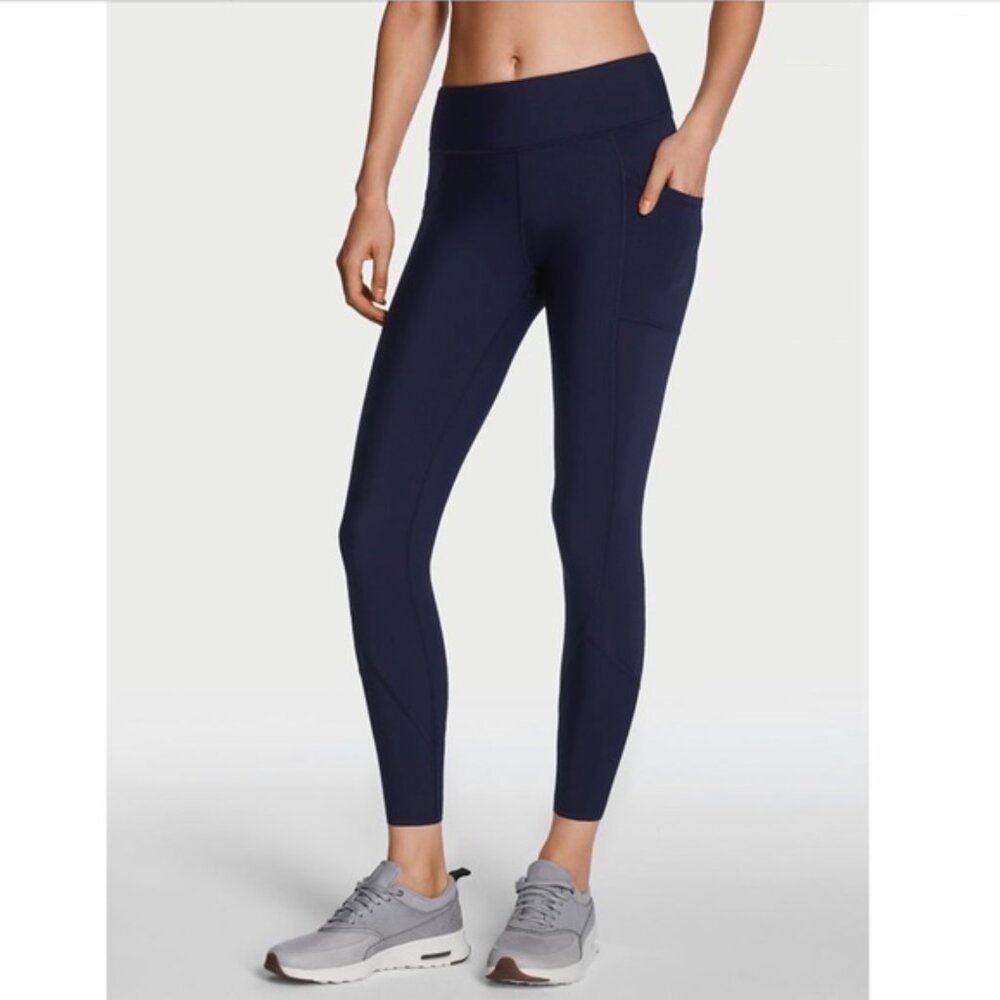 Total Knockout by Victoria Sport Tight With Pockets in Classic Navy Size Medium